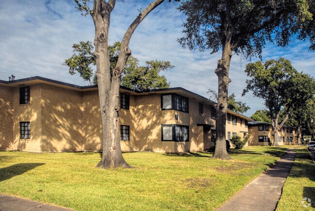 Lawndale Village Apts - Lawndale Village Apts