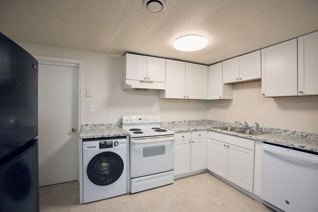 Photo - 2553-2555 Lloyd Rd Unit 2555