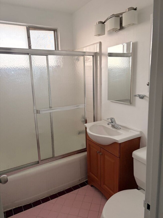 Photo - 5919-5925 Crenshaw Blvd