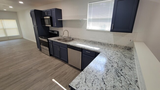 Photo - 301 Robbins St