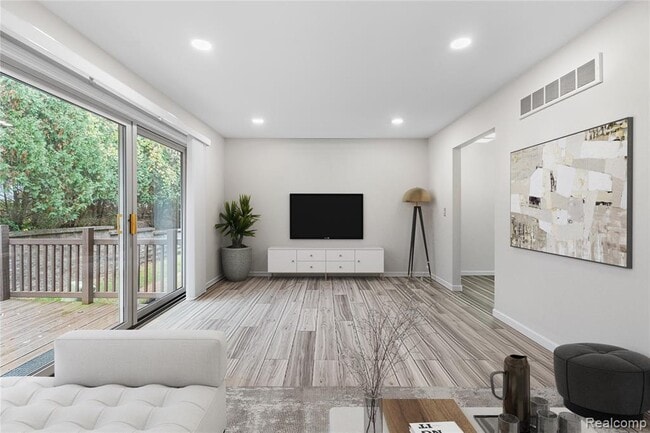 Photo - 1476 Oakbrook E Dr