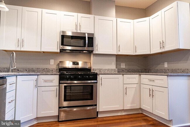 Photo - 23 N Potomac St