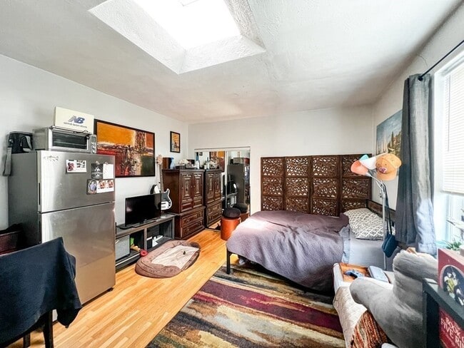 Building Photo - 1427 Commonwealth Ave Unit 504