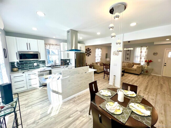 Photo - 126 W Main St