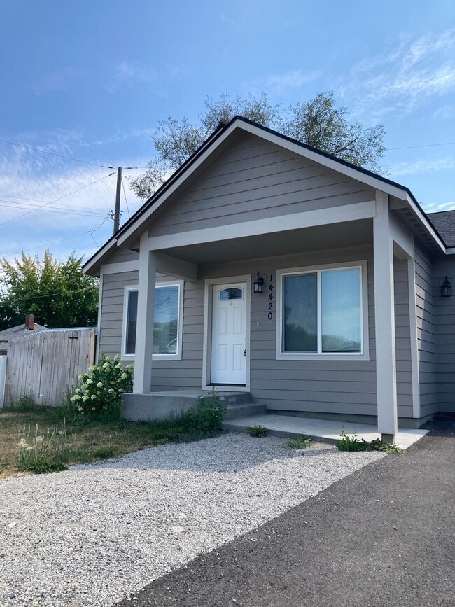 Building Photo - MP132 - 14418-14420 E Heroy Unit 14420 E Heroy