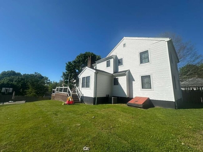 Photo - 1790 Stratfield Rd