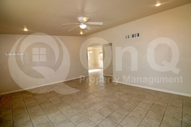 Photo - 4043 E Deseret Dr