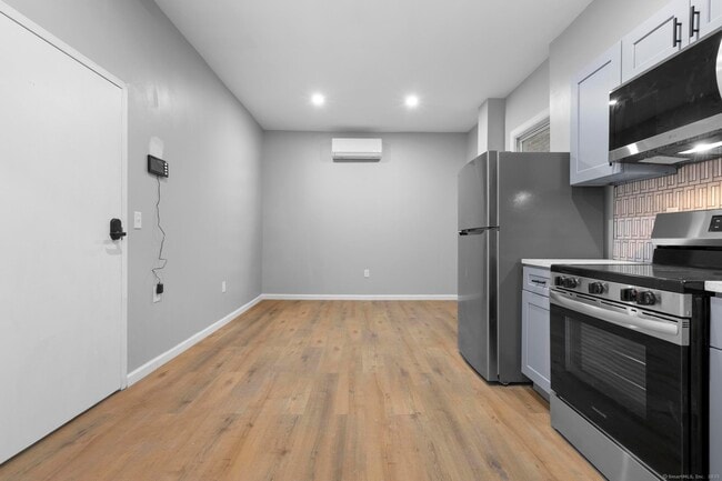 Photo - 140 Grand St Unit 2B