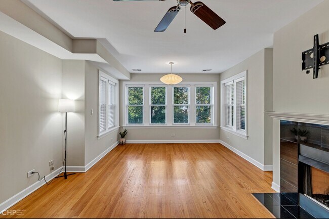 Photo - 3011 W Gunnison St Unidad 2E