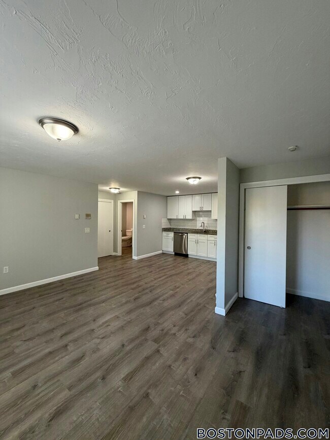 437 Sunderland Rd Unidad J