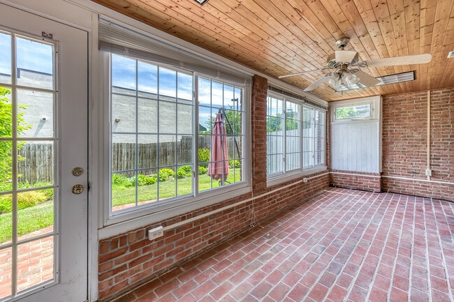 Photo - 2734 E Oakland Ave