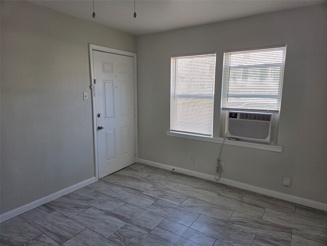 Photo - 619 13th St Unit 1