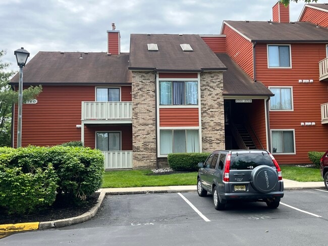 Building Photo - 2704B Sussex Ct Unit Brittany Commons