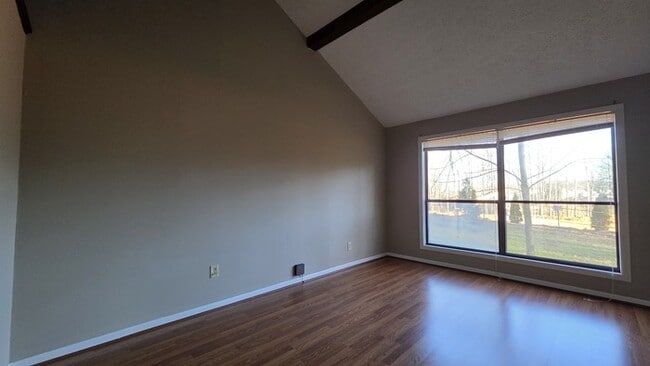 Building Photo - 2 Bed, 2 Bath Condo for Lease Unit 5