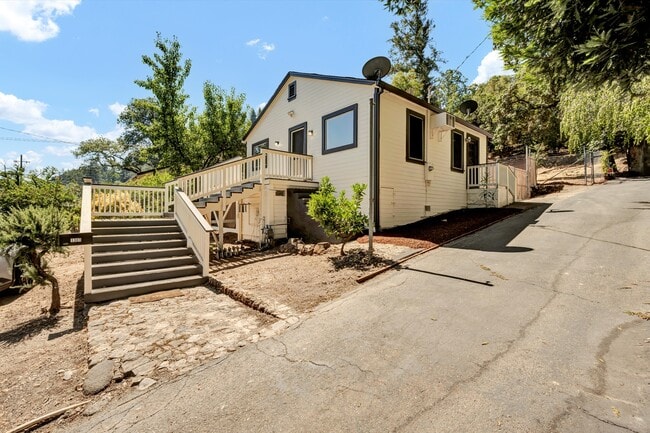 Building Photo - 1303 Foothill Blvd Rental