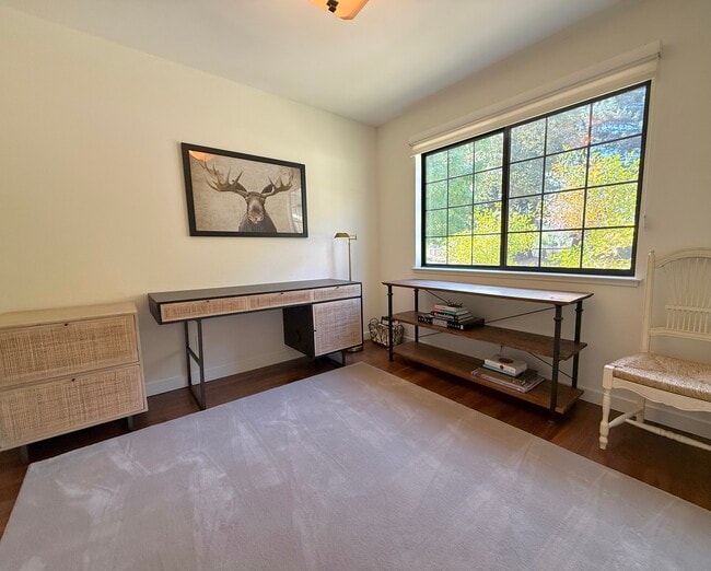 Photo - 6484 Heather St