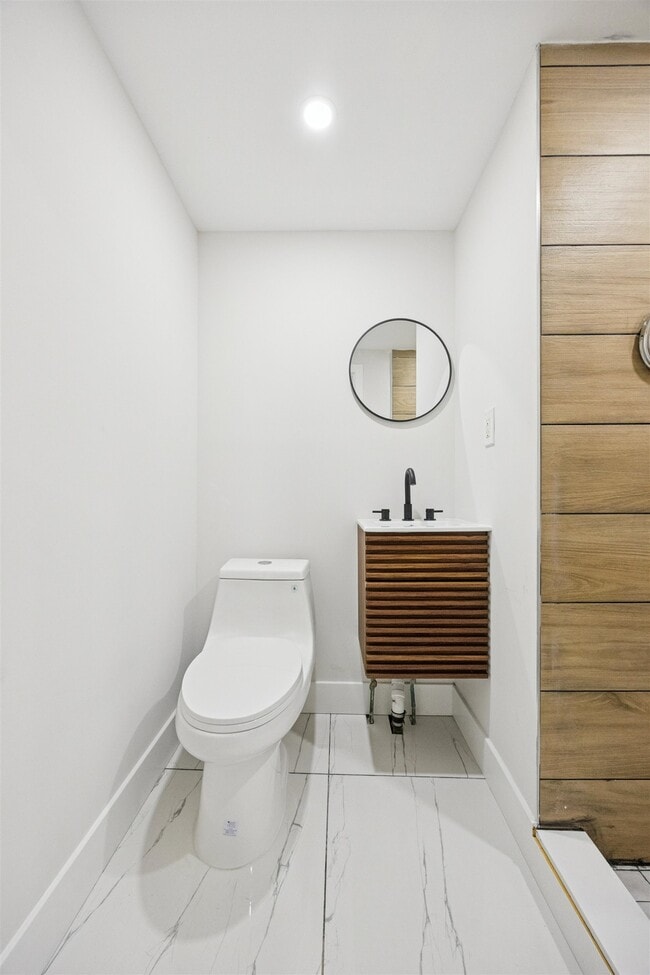 Building Photo - 4522 Baker St Unit 3