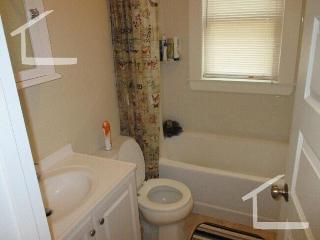Photo - Nicely renovated 3 bed unit with in-unit laundry.