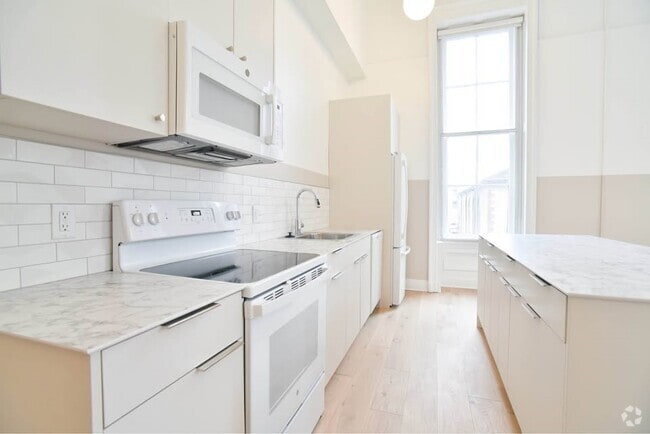 Building Photo - 30 W Broad St Rental