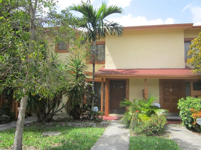 Building Photo - Charming 2BR Townhome with Private Patio –...