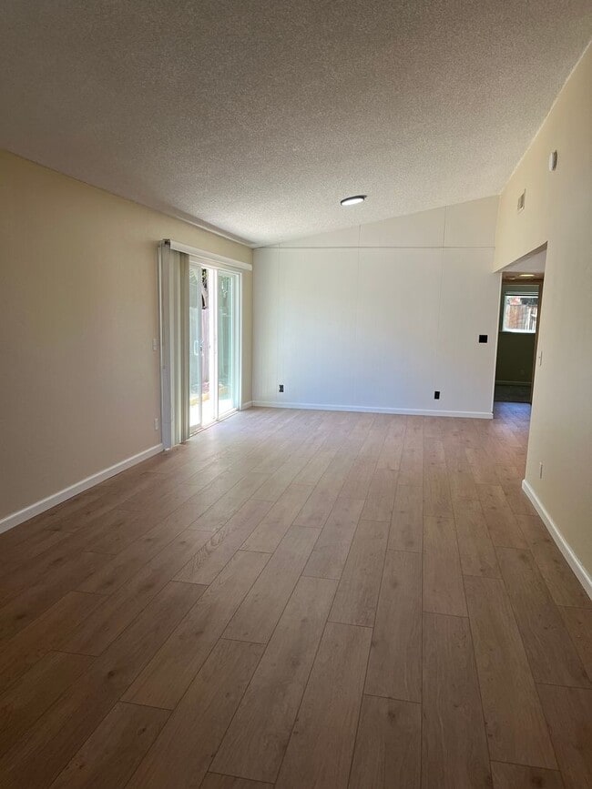 Photo - Cowell 4808-4810 Unit 4810