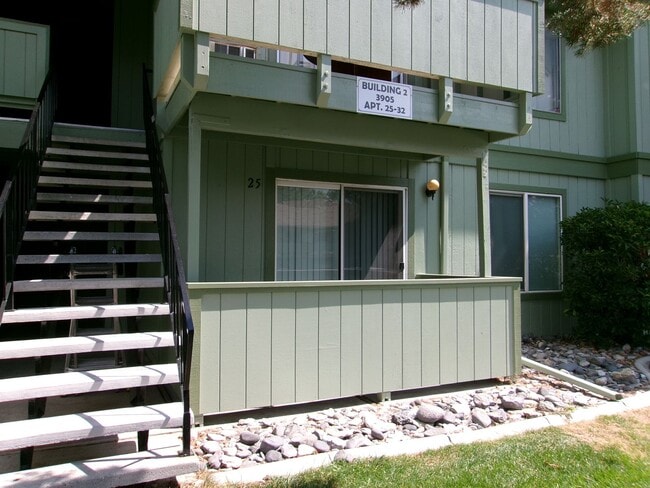 Building Photo - Well maintained 2 bedroom, 1 bath condo Unit 25