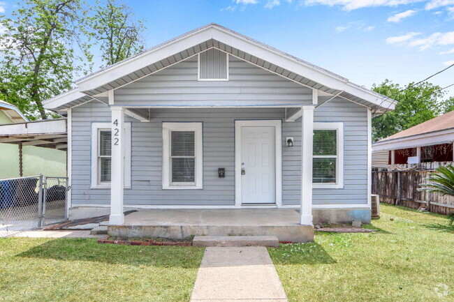 Building Photo - "Charming 3-Bedroom Sanctuary on Buckingha... Rental