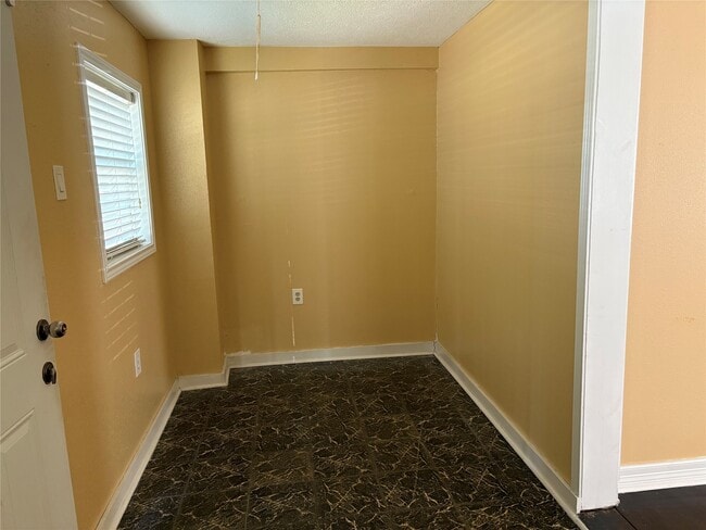 Photo - 5234 Claremont St