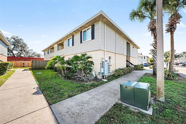 Photo - 550 Golden Raintree Pl Unit 550