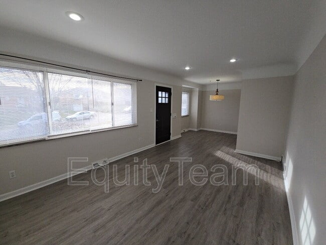 Photo - 5462 Joey Terrace