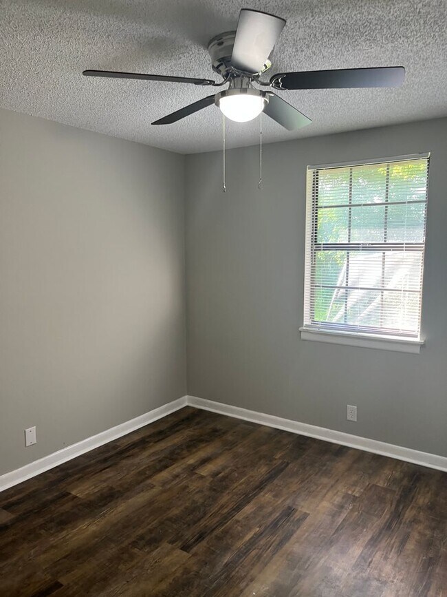 North Nashville renovated DUPLEX. 2/1bath Townhome Townhome Rental in