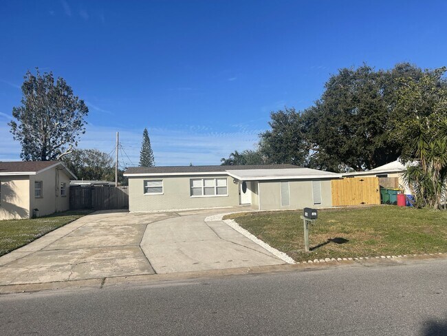 Photo - 4 bedroom 2 bathroom pool home for rent