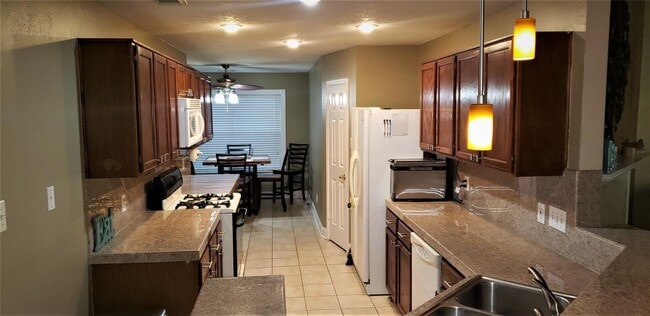 Photo - 205 Sharnoll Cir