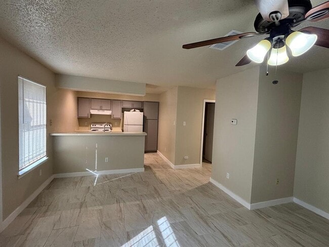 Photo - 4609 E 12th St Unidad 4