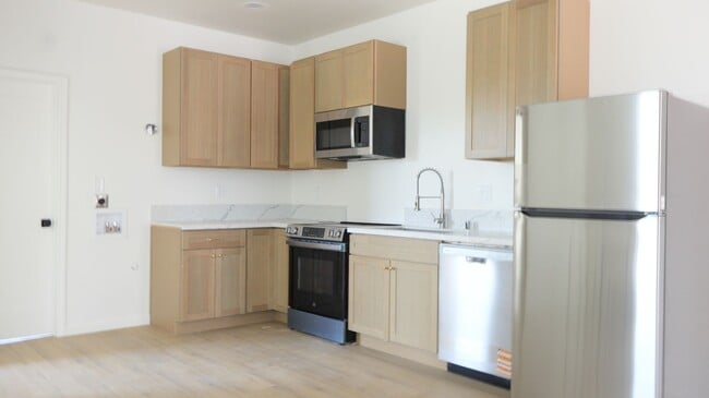 Photo - 3 bedrooms 2 baths Duplex- ADU style.