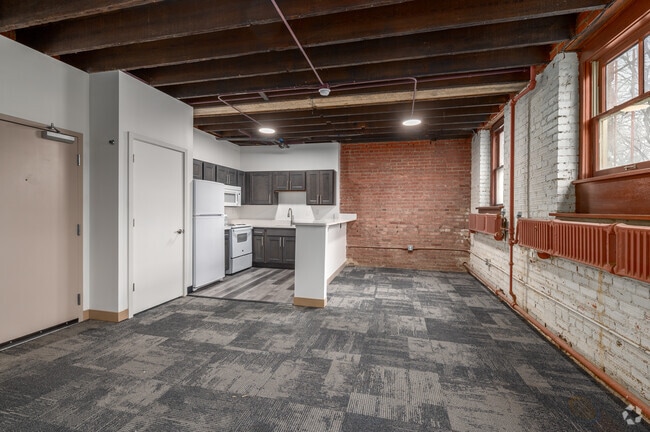 1BD, 1BA - 612SF - Dining and Kitchen