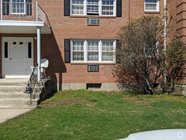 Building Photo - 25 Grandview Dr Unit B Rental