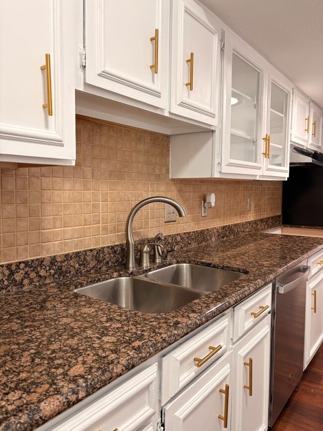 Photo - 2100 Tanglewilde St Unidad 203