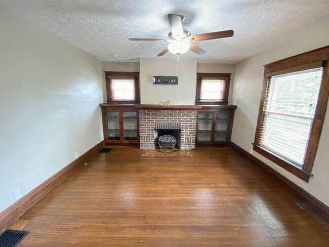 165 E Tompkins St Unit 165