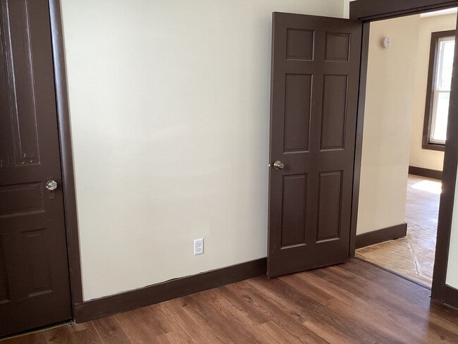 Building Photo - 1219-21 N 33rd St Unit 1219-lower