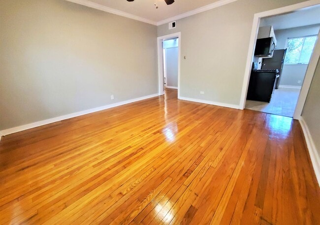 Photo - 2068 W Hutchinson St Unit 1