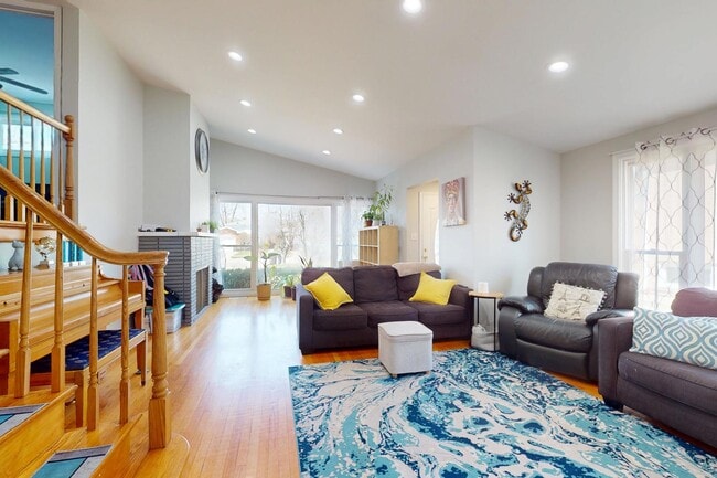 Photo - 9131 Kilbourn Ave