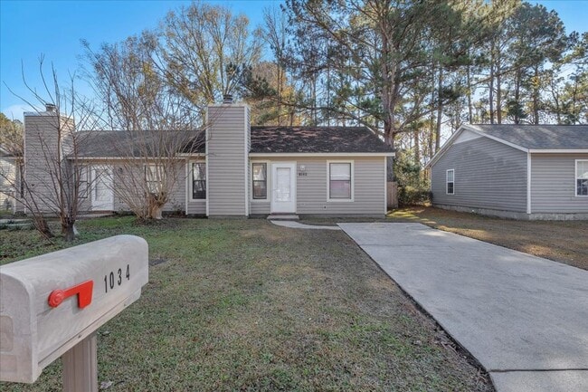 Building Photo - 2 Bed 2.5 Bath Duplex