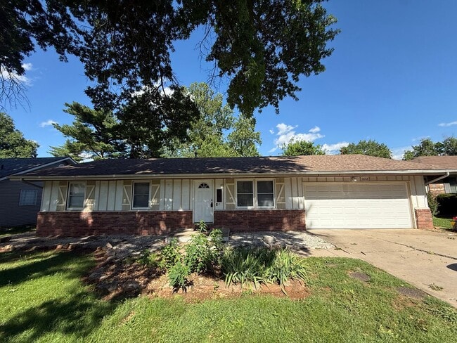 Building Photo - 4 Bed 2 Bath Springfield, MO
