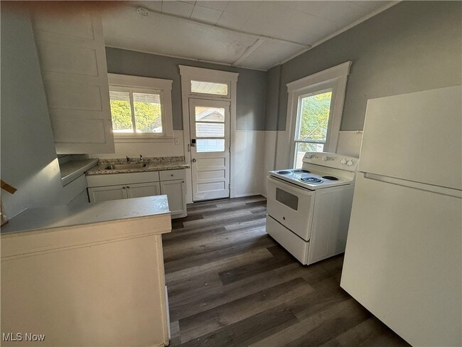 Photo - 204 Broad Ave NW