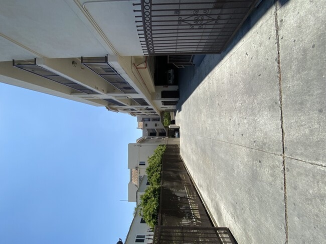 Photo - San Salvador Apts