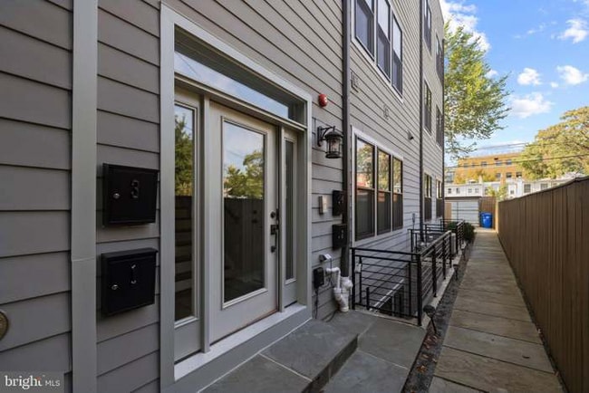 Photo - 761 Kenyon St NW Unit 2