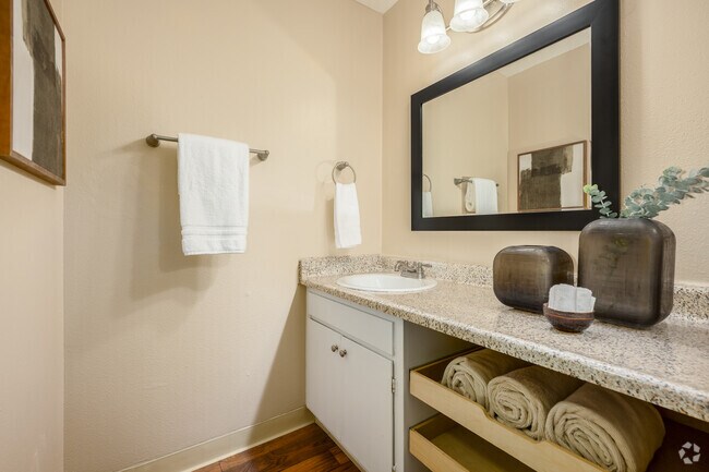 2BR, 1BA - 850SF - Bathroom