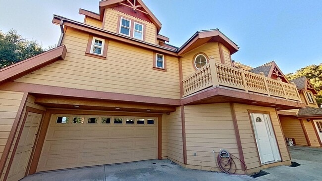 Building Photo - 415 W De La Guerra St Unit B