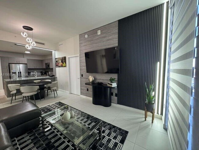 Photo - 5350 NW 84th Ave Unidad 2013